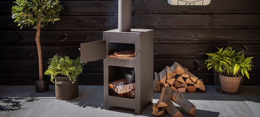 Bag den perfekte pizza i en pizzaovn til brænde